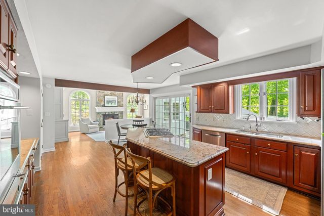 725 S ROBERTS RD, Bryn Mawr, PA 19010