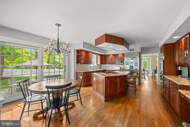 725 S ROBERTS RD, Bryn Mawr, PA 19010
