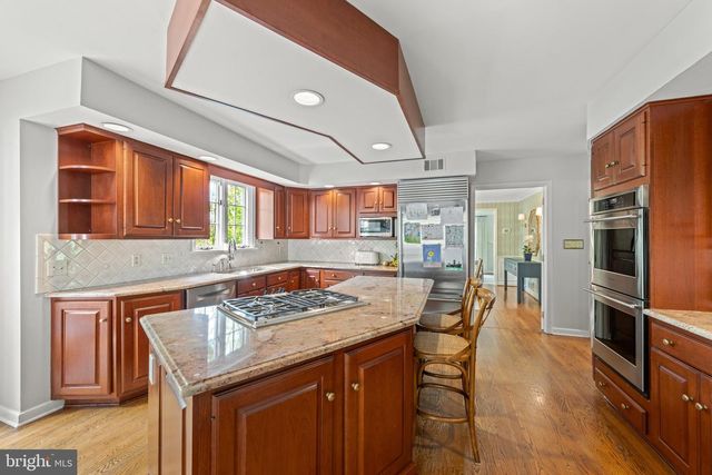 725 S ROBERTS RD, Bryn Mawr, PA 19010