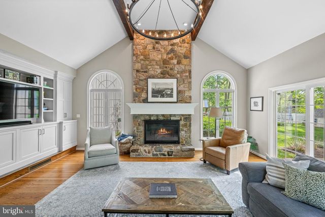725 S ROBERTS RD, Bryn Mawr, PA 19010
