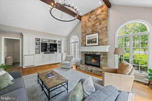 725 S ROBERTS RD, Bryn Mawr, PA 19010