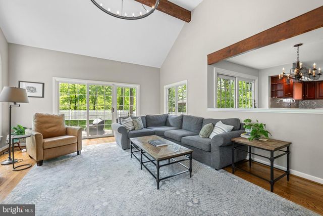 725 S ROBERTS RD, Bryn Mawr, PA 19010