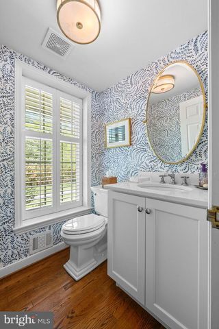 725 S ROBERTS RD, Bryn Mawr, PA 19010