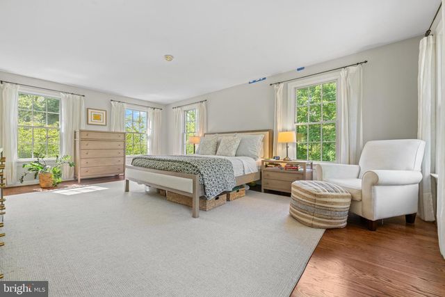 725 S ROBERTS RD, Bryn Mawr, PA 19010
