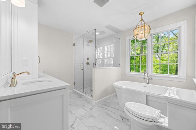 725 S ROBERTS RD, Bryn Mawr, PA 19010