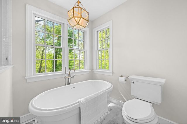 725 S ROBERTS RD, Bryn Mawr, PA 19010