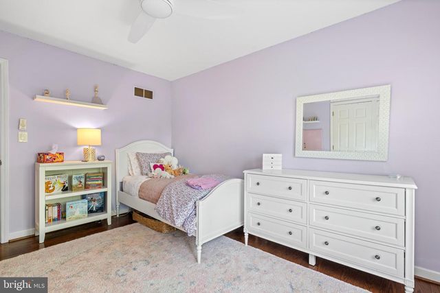 725 S ROBERTS RD, Bryn Mawr, PA 19010