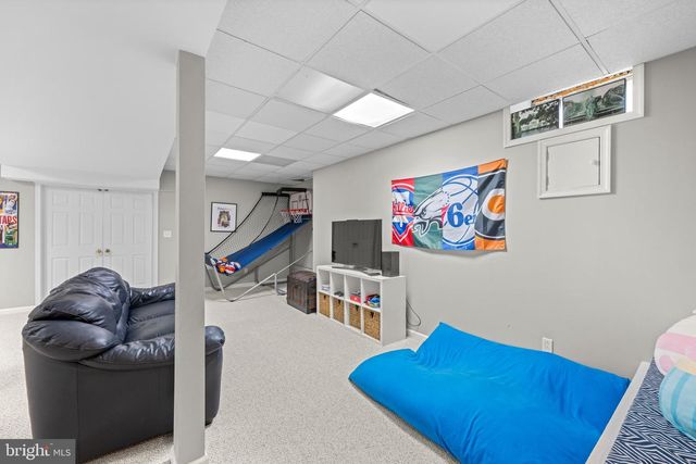 725 S ROBERTS RD, Bryn Mawr, PA 19010