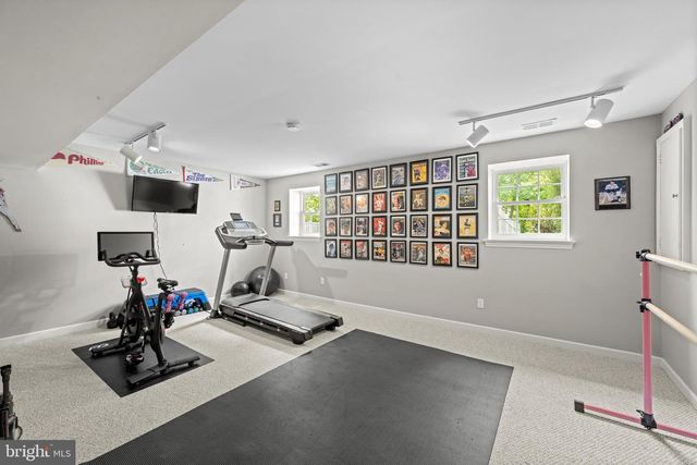 725 S ROBERTS RD, Bryn Mawr, PA 19010