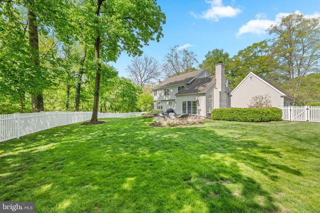725 S ROBERTS RD, Bryn Mawr, PA 19010