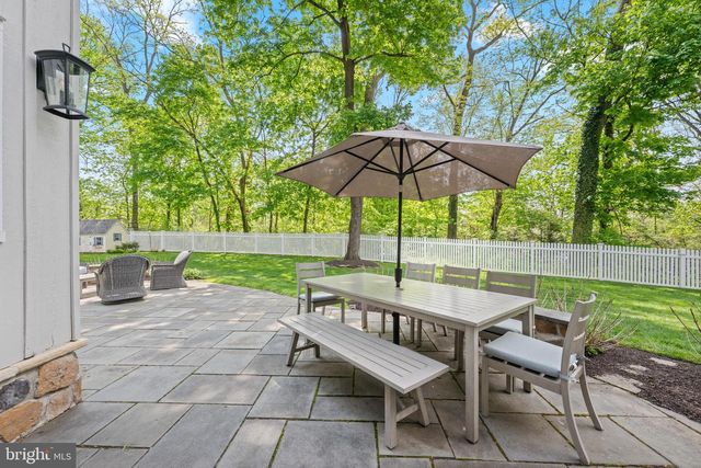 725 S ROBERTS RD, Bryn Mawr, PA 19010