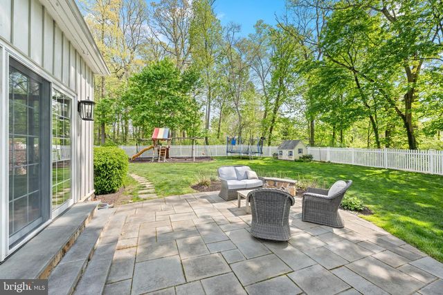 725 S ROBERTS RD, Bryn Mawr, PA 19010