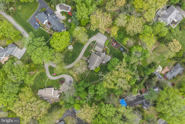725 S ROBERTS RD, Bryn Mawr, PA 19010