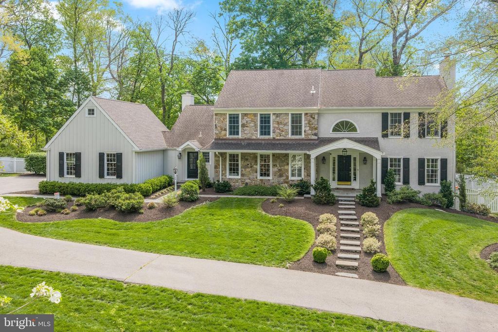 725 S ROBERTS RD, Bryn Mawr, PA 19010