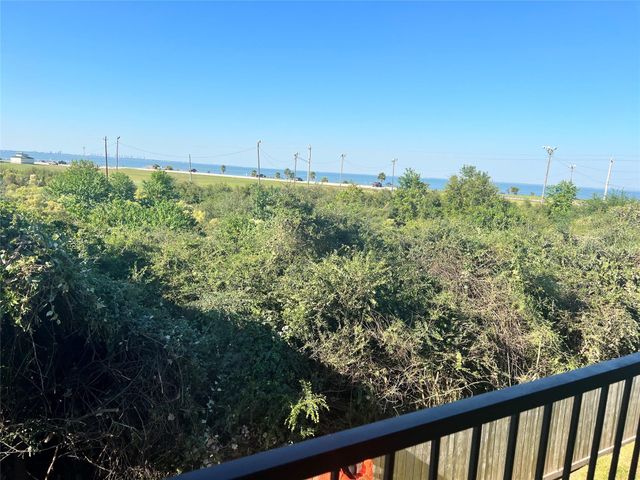 202 Debbie Lane, San Leon, TX 77539