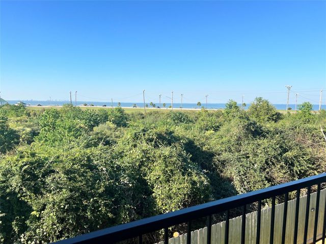202 Debbie Lane, San Leon, TX 77539