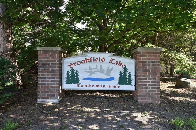 18575 Brookfield Lake DRIVE #61, Brookfield, WI 53045