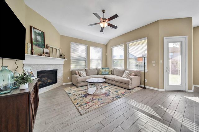 120 Buckeye Drive, Montgomery, TX 77316