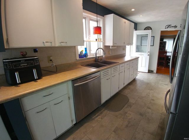 402 W Perkins Street, Hartford City, IN 47348