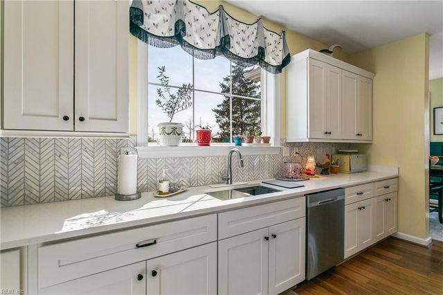 5 Dove Point TRL, Poquoson, VA 23662