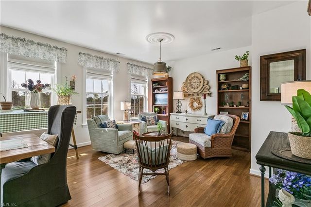 5 Dove Point TRL, Poquoson, VA 23662