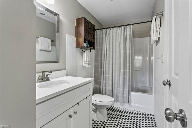 5 Dove Point TRL, Poquoson, VA 23662