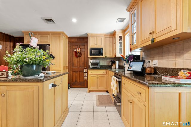81 Meeting House Road, Haddam, CT 06438