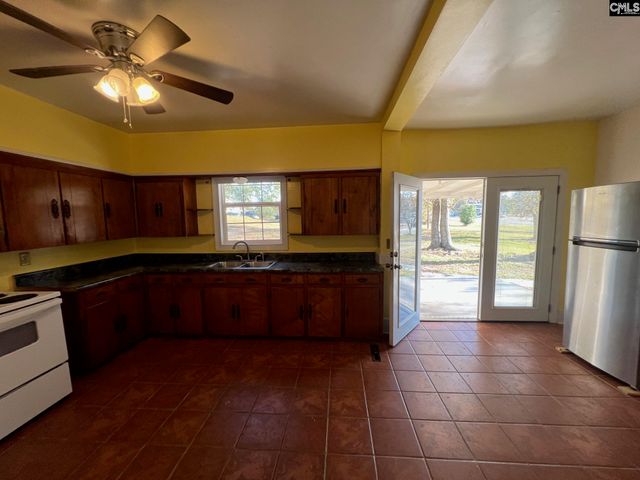 172 S Pine Street, Batesburg, SC 29006