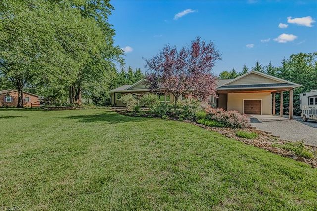1388 Pipers Gap Road, Mount Airy, NC 27030