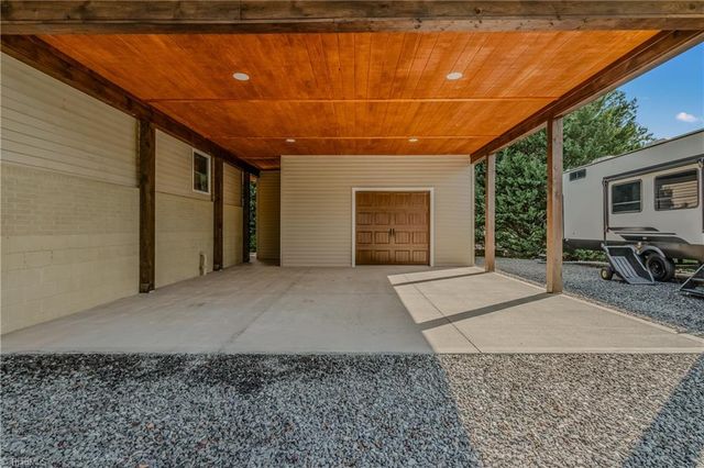 1388 Pipers Gap Road, Mount Airy, NC 27030