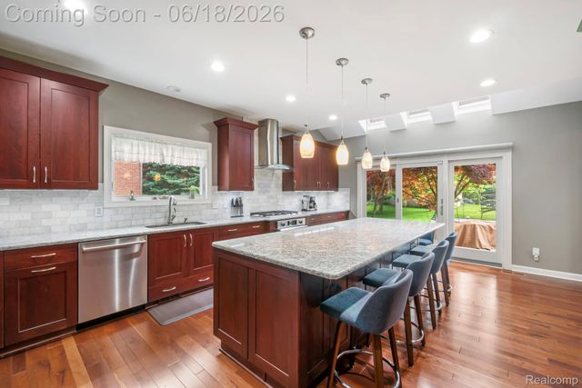 1902 Grayslake Drive, Rochester Hills, MI 48306