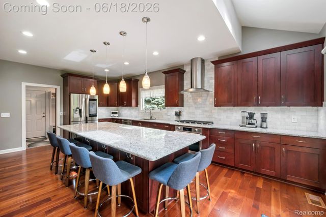 1902 Grayslake Drive, Rochester Hills, MI 48306