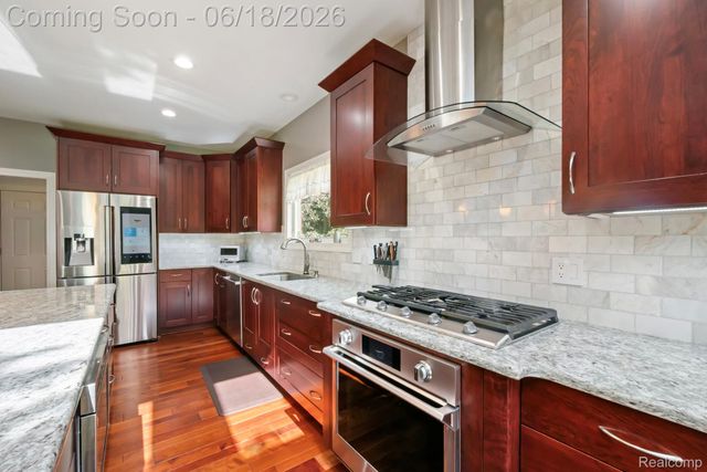 1902 Grayslake Drive, Rochester Hills, MI 48306
