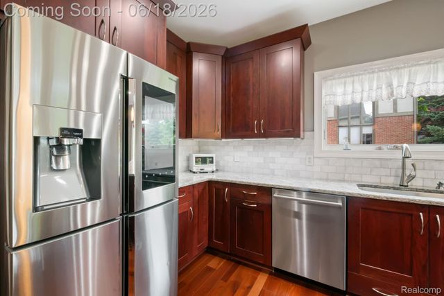 1902 Grayslake Drive, Rochester Hills, MI 48306