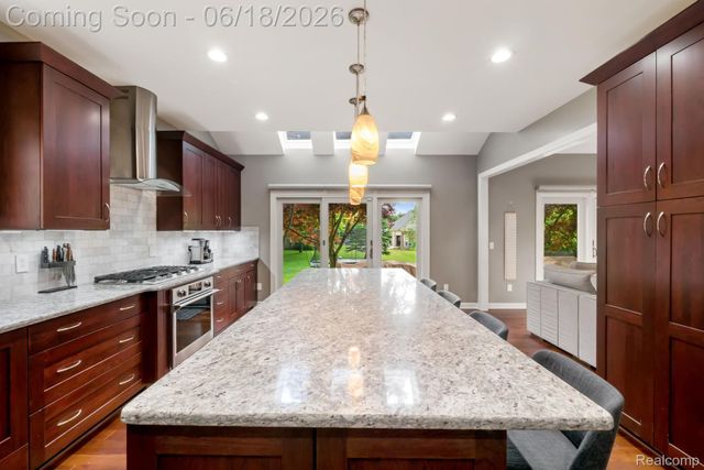 1902 Grayslake Drive, Rochester Hills, MI 48306