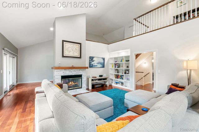 1902 Grayslake Drive, Rochester Hills, MI 48306