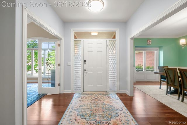 1902 Grayslake Drive, Rochester Hills, MI 48306