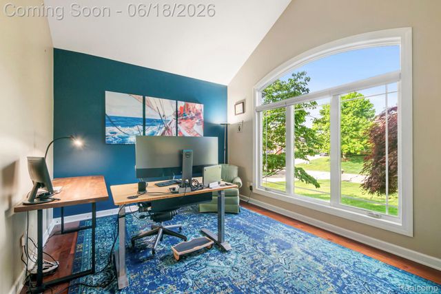 1902 Grayslake Drive, Rochester Hills, MI 48306