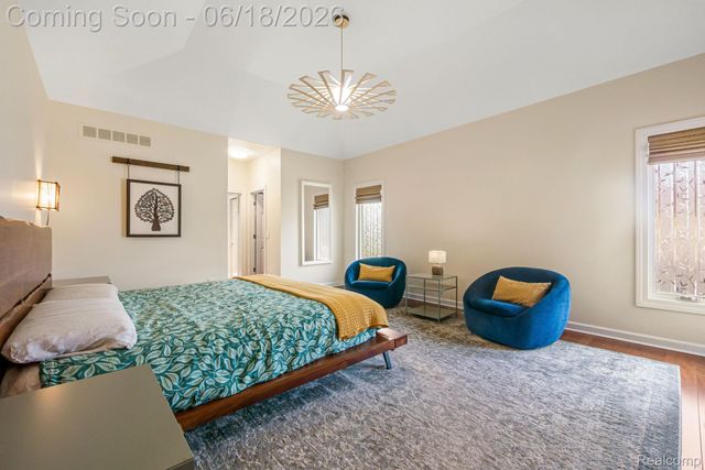 1902 Grayslake Drive, Rochester Hills, MI 48306