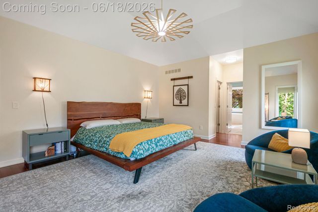 1902 Grayslake Drive, Rochester Hills, MI 48306