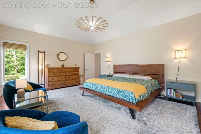 1902 Grayslake Drive, Rochester Hills, MI 48306