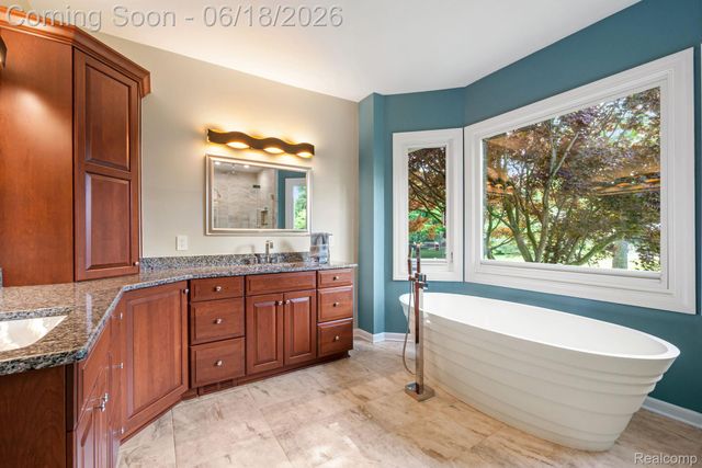 1902 Grayslake Drive, Rochester Hills, MI 48306