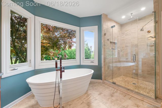 1902 Grayslake Drive, Rochester Hills, MI 48306