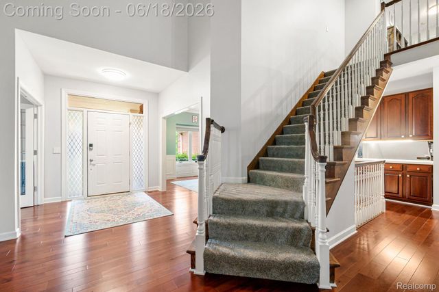 1902 Grayslake Drive, Rochester Hills, MI 48306