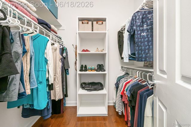 1902 Grayslake Drive, Rochester Hills, MI 48306