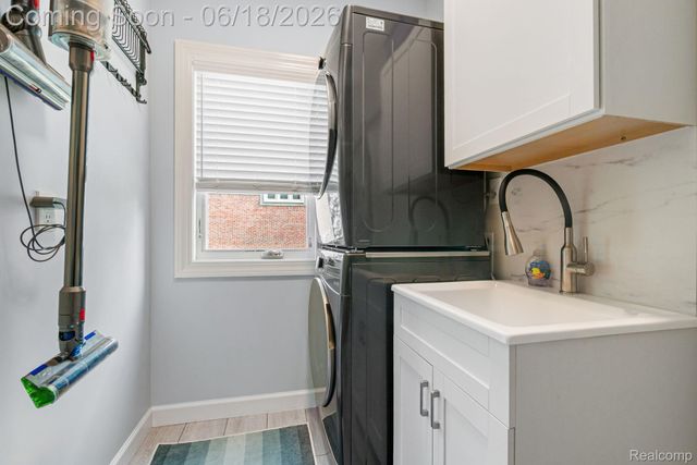 1902 Grayslake Drive, Rochester Hills, MI 48306