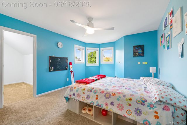 1902 Grayslake Drive, Rochester Hills, MI 48306