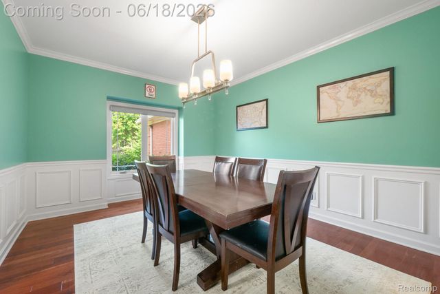 1902 Grayslake Drive, Rochester Hills, MI 48306