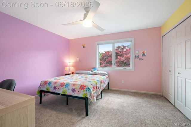 1902 Grayslake Drive, Rochester Hills, MI 48306