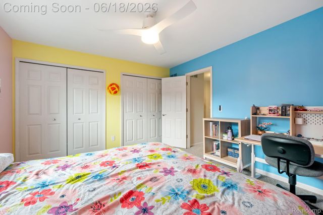 1902 Grayslake Drive, Rochester Hills, MI 48306